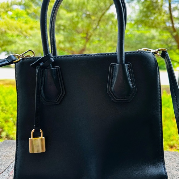 Michael Kors gold tone studded tote style handbag with shoulder strap - Picture 4 of 6